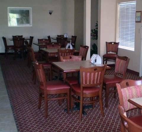 Econo Lodge Inn & Suites 约翰逊城 餐厅 照片