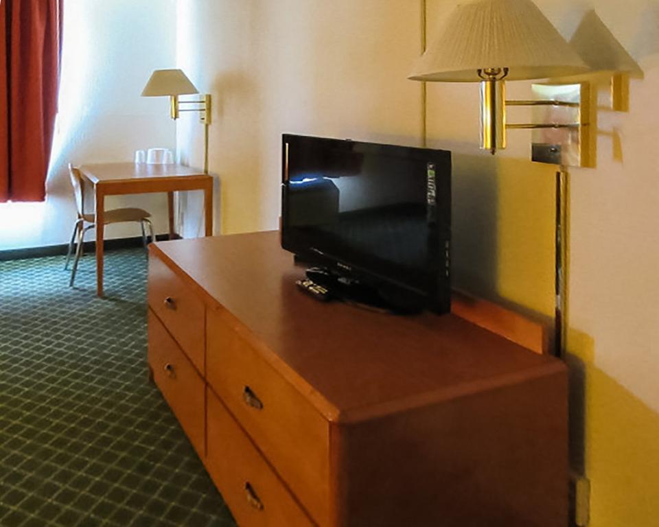 Econo Lodge Inn & Suites 约翰逊城 外观 照片