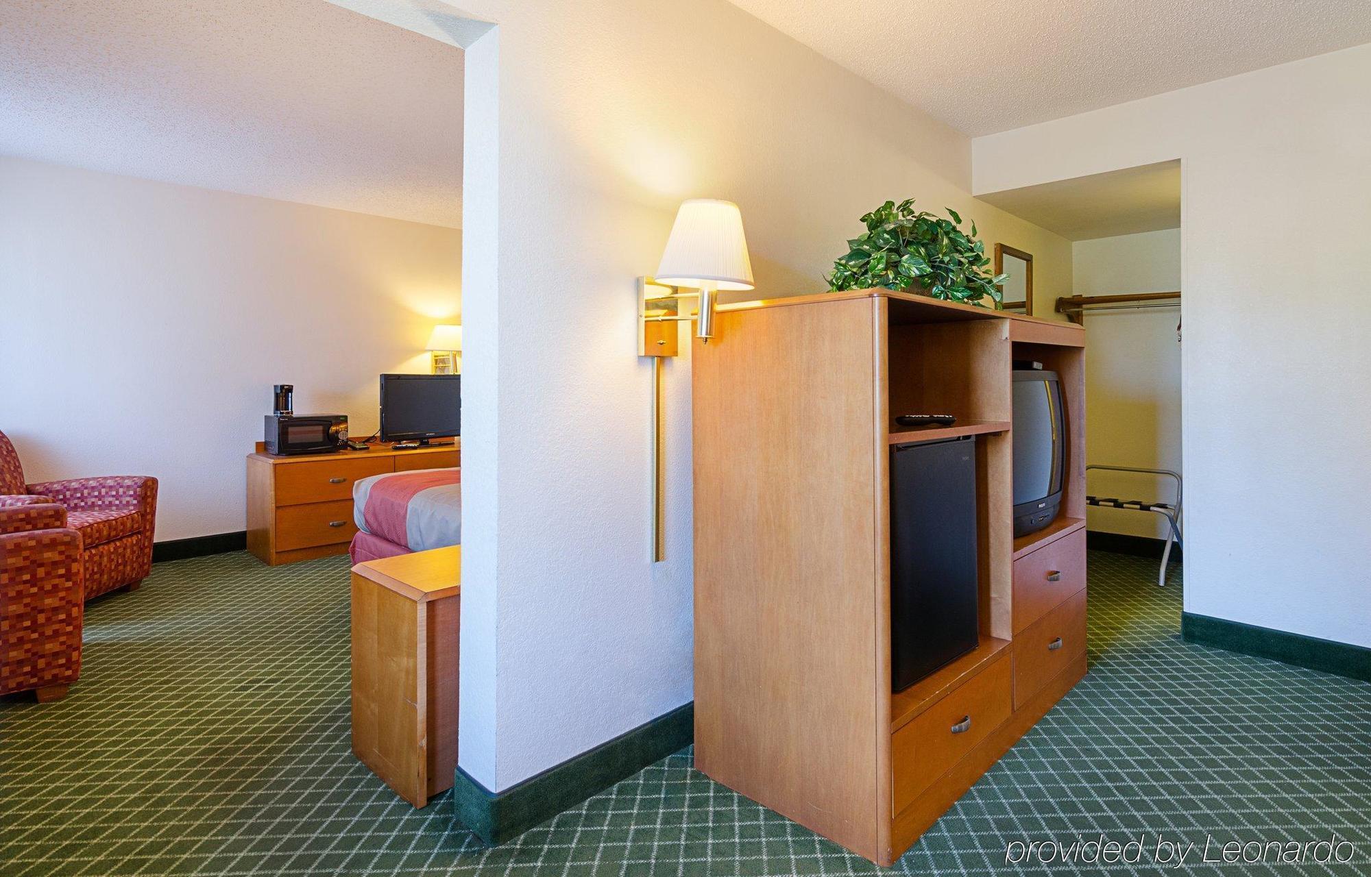 Econo Lodge Inn & Suites 约翰逊城 外观 照片