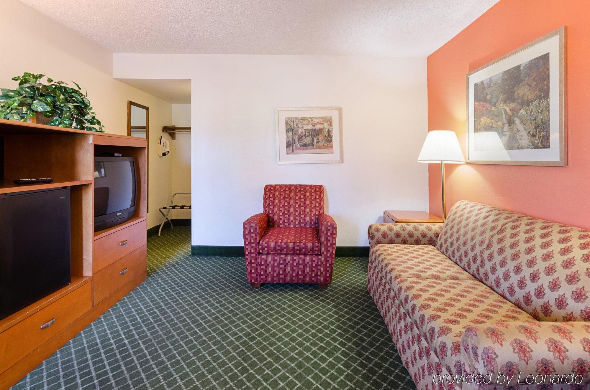 Econo Lodge Inn & Suites 约翰逊城 外观 照片