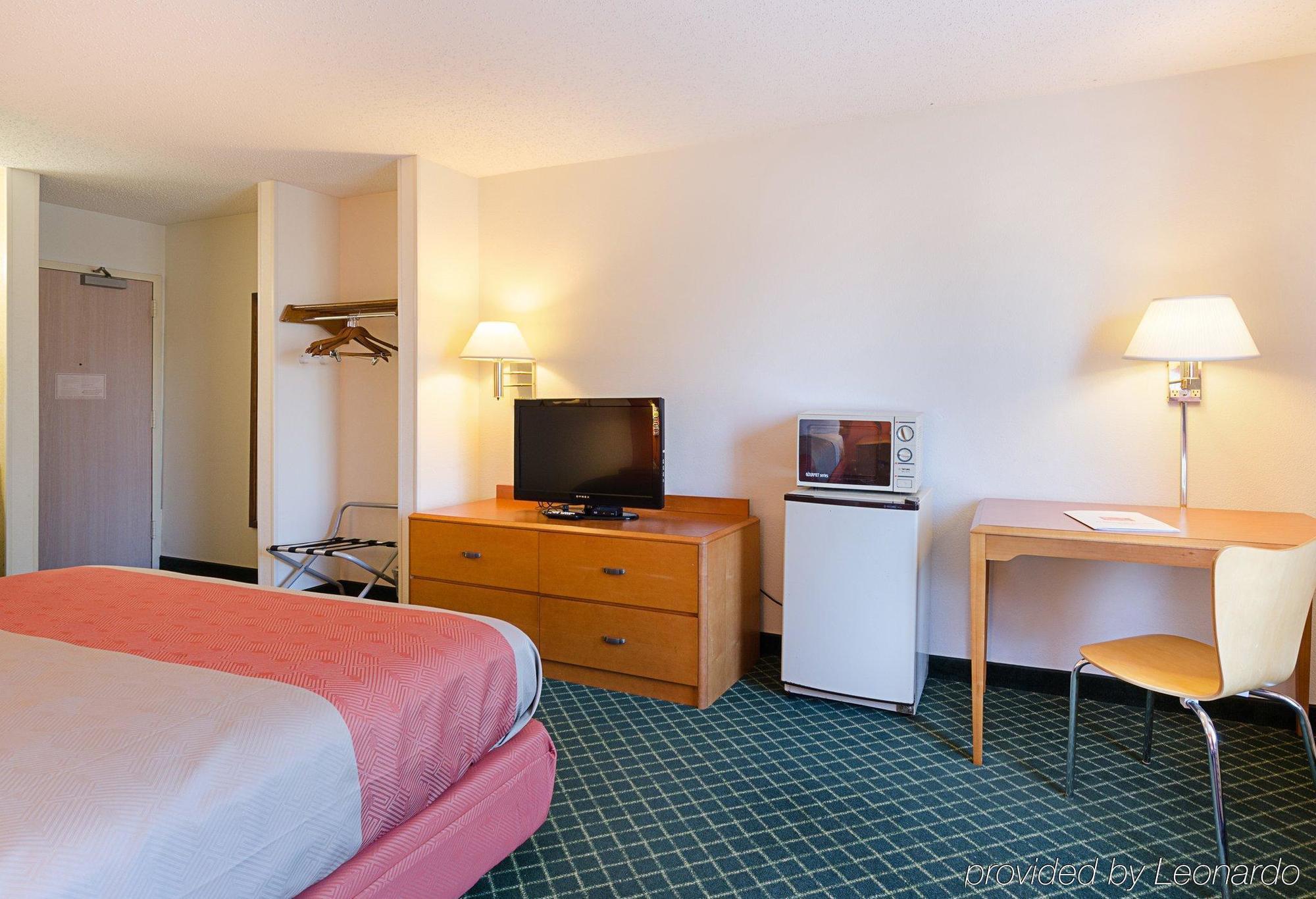 Econo Lodge Inn & Suites 约翰逊城 外观 照片