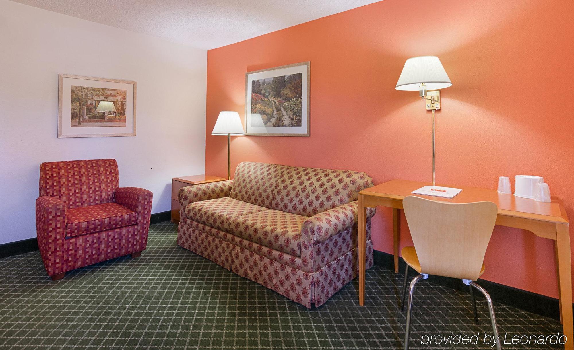 Econo Lodge Inn & Suites 约翰逊城 外观 照片