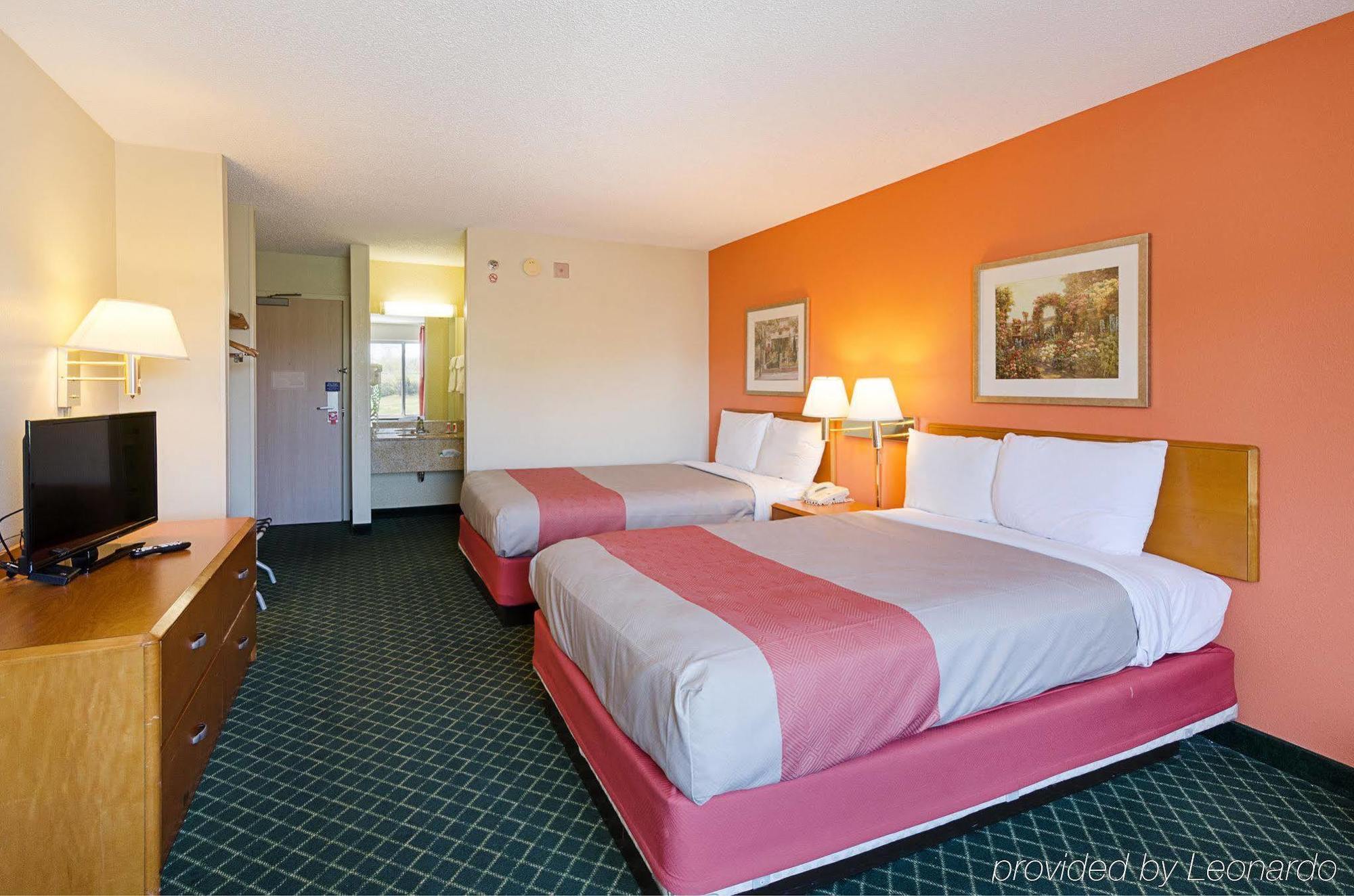 Econo Lodge Inn & Suites 约翰逊城 外观 照片