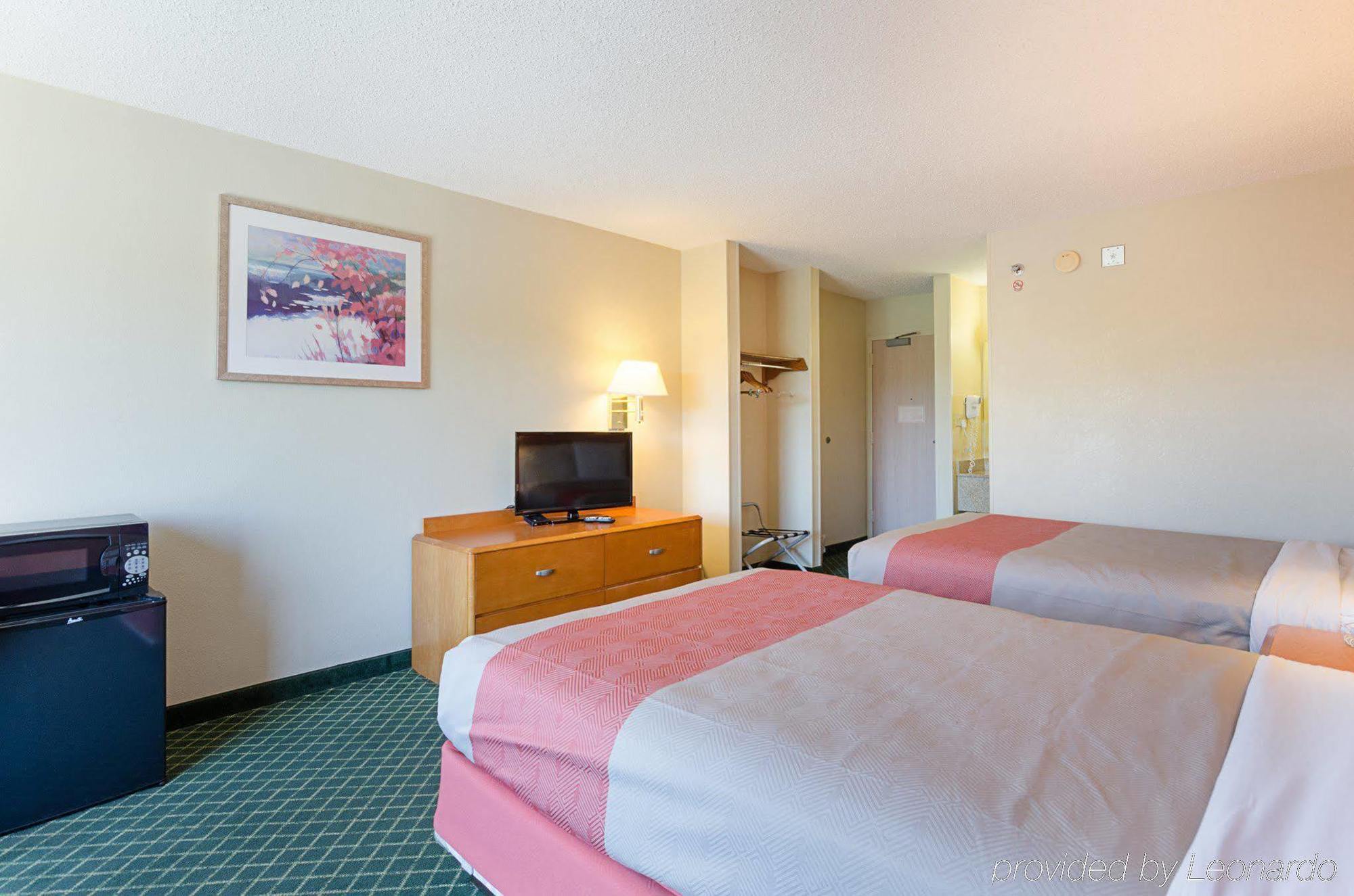 Econo Lodge Inn & Suites 约翰逊城 外观 照片