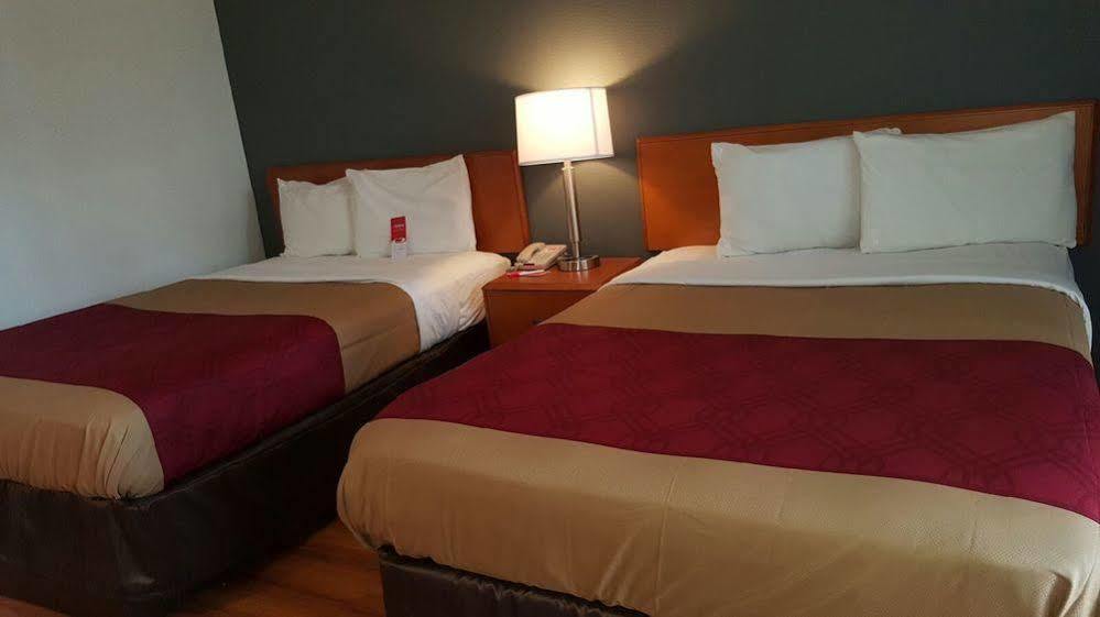 Econo Lodge Inn & Suites 约翰逊城 外观 照片