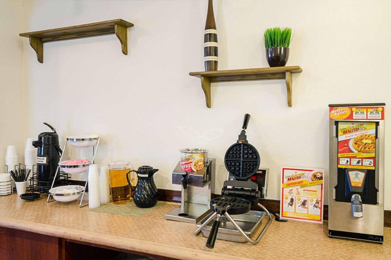 Econo Lodge Inn & Suites 约翰逊城 外观 照片