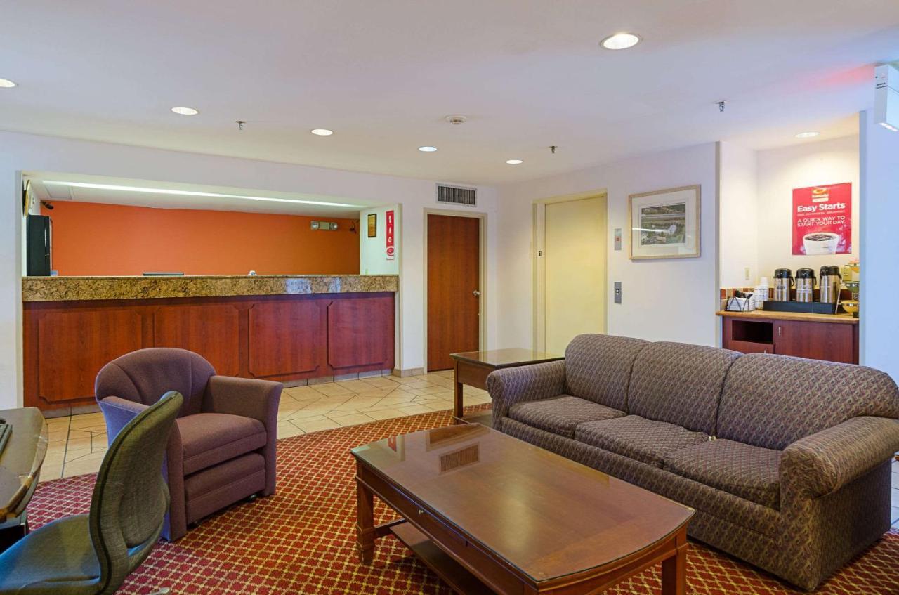 Econo Lodge Inn & Suites 约翰逊城 外观 照片